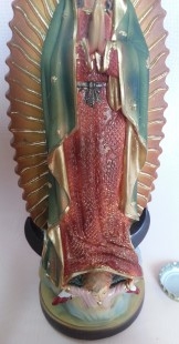 Virgen María. En resina policromada. Muy buen estado. 21 cm de alto.