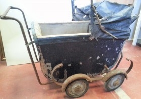 Carrito de bebé. Años 20. Sillita de paseo muy antigua. PARA RESTAURAR.