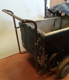 Carrito de bebé. Años 20. Sillita de paseo muy antigua. PARA RESTAURAR.