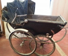 Carrito de bebé. Años 20. Sillita de paseo muy antigua. PARA RESTAURAR.