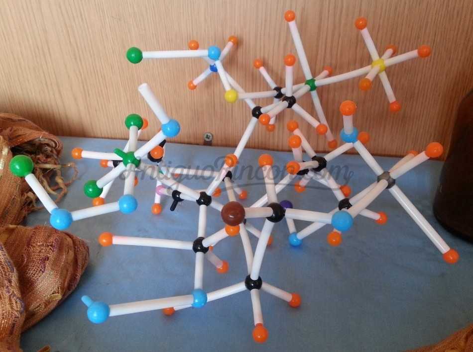 Estructura atómica molecular. Años 80