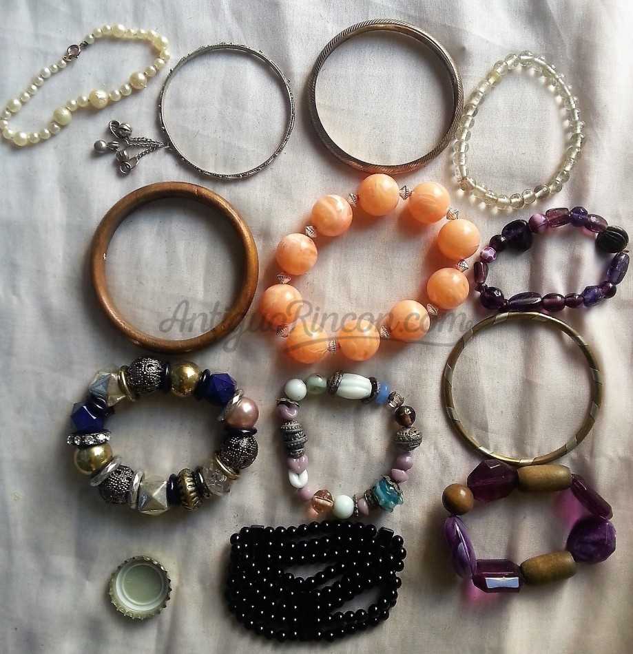 Conjunto PULSERAS bisutería. 12 unidades diferentes