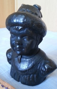 Busto de Niño en Resina. Firmado por Bori.