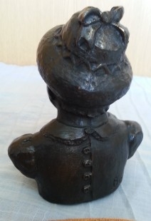 Busto de Niño en Resina. Firmado por Bori.