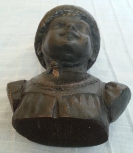 Busto de Niño en Resina. Firmado por Bori.