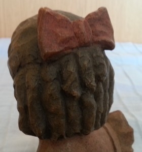 Busto de Niña en Resina. Firmado por Bori.