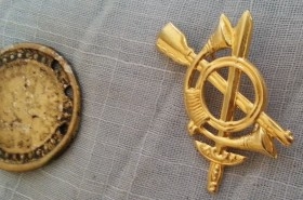 Insignias militares. Tres unidades.