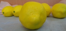 Limones. Imitación alimentos. Seis unidades.