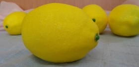 Limones. Imitación alimentos. Seis unidades.