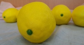 Limones. Imitación alimentos. Seis unidades.