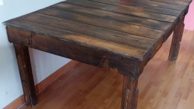 Mesa. Gran mesa en madera. Rústica.