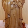 Virgen María con niño sobre peana de madera. Talla de buen tamaño.