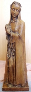 Virgen María. Escultura en barro. Años 40. Origen belga. 53 cm de alto.