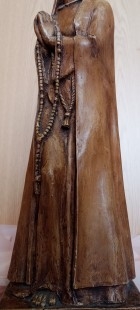 Virgen María. Escultura en barro. Años 40. Origen belga. 53 cm de alto.